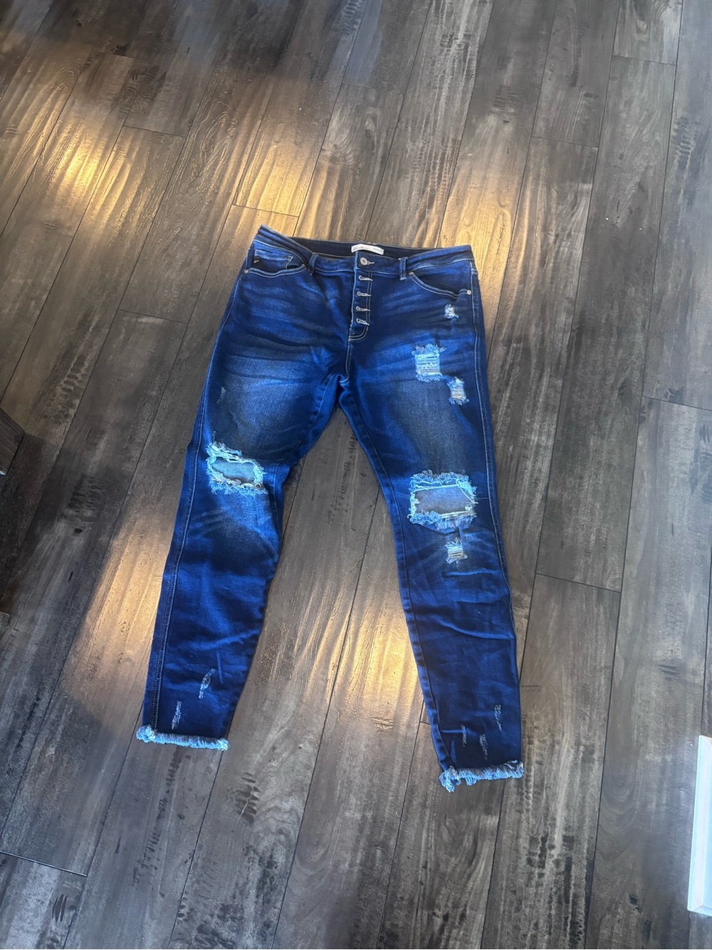 KanCan Women’s Dark Distressed Jeans Sz 31
